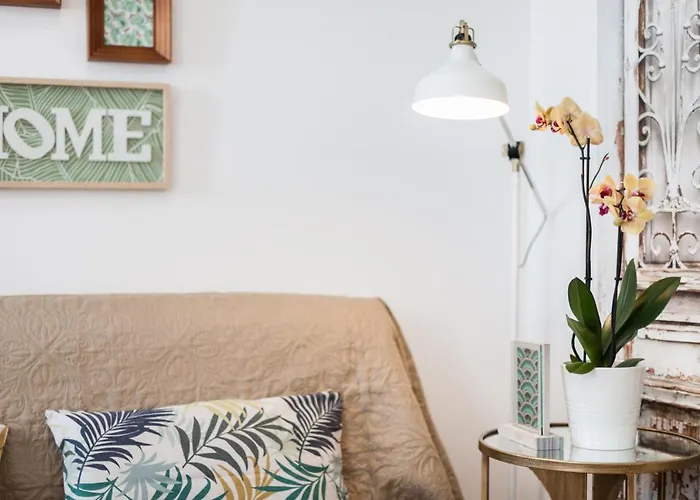 Downtown Flat - Metro And Tram28