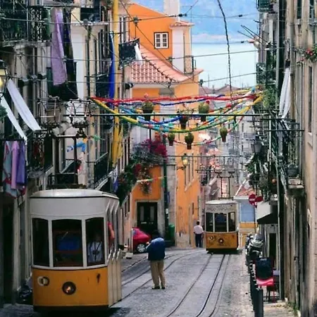 Downtown Flat - Metro And Tram28 דירה *