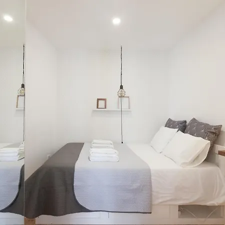 Downtown Flat - Metro And Tram28 *