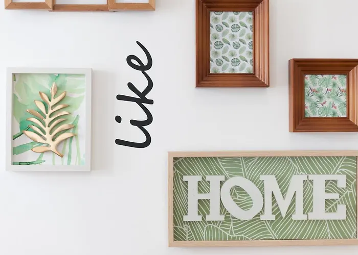 Апартаменти Downtown Flat - Metro And Tram28 *