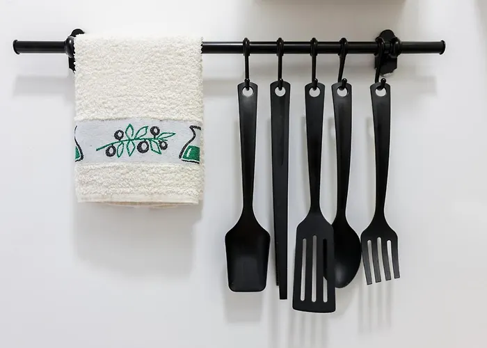 Апартаменти Downtown Flat - Metro And Tram28 *